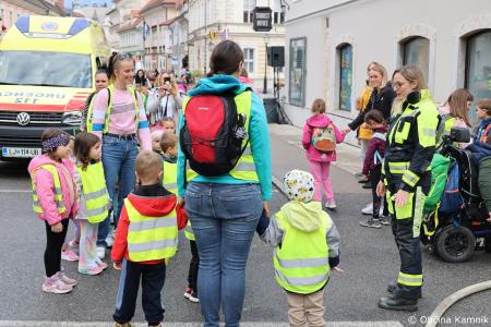 Otroci kamniških šol in vrtcev rajali na Glavnem trgu in se učili o trajnostni mobilnosti (34)